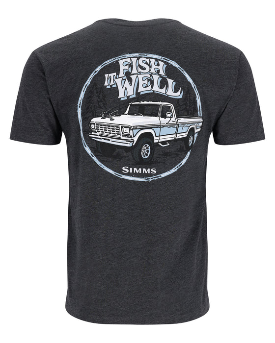 Simms Fish It Well Badge T-Paita - Eräkontio Simms Fish It Well Badge T-Paita - Eräkontio