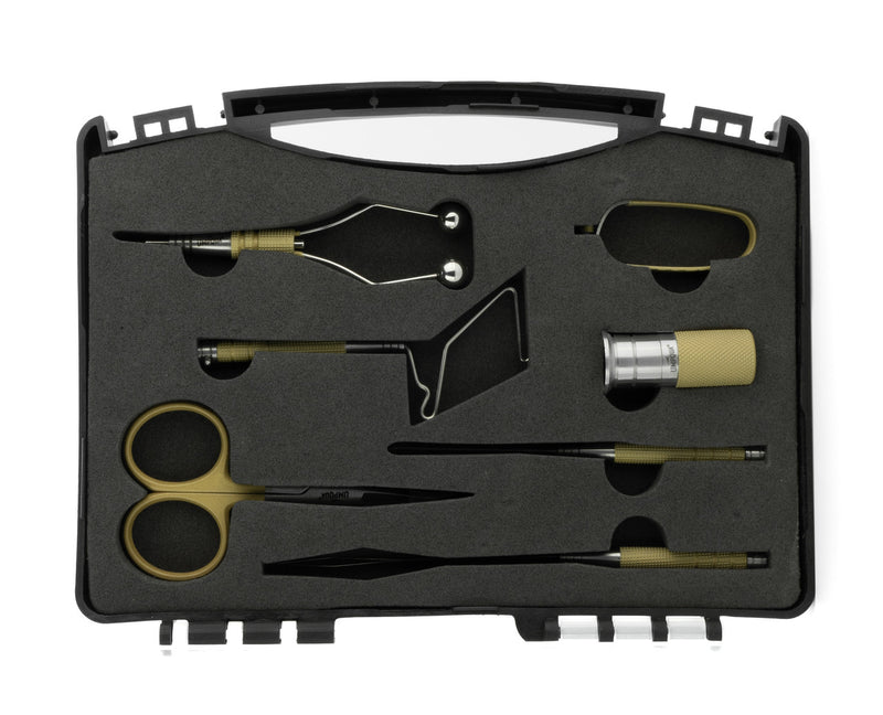 Umpqua Dream Stream Plus 7-piece fly tying kit – premium tool set featuring high-quality scissors, bobbin, whip finisher, bodkin, hackle pliers, and dubbing tools in a zip case.