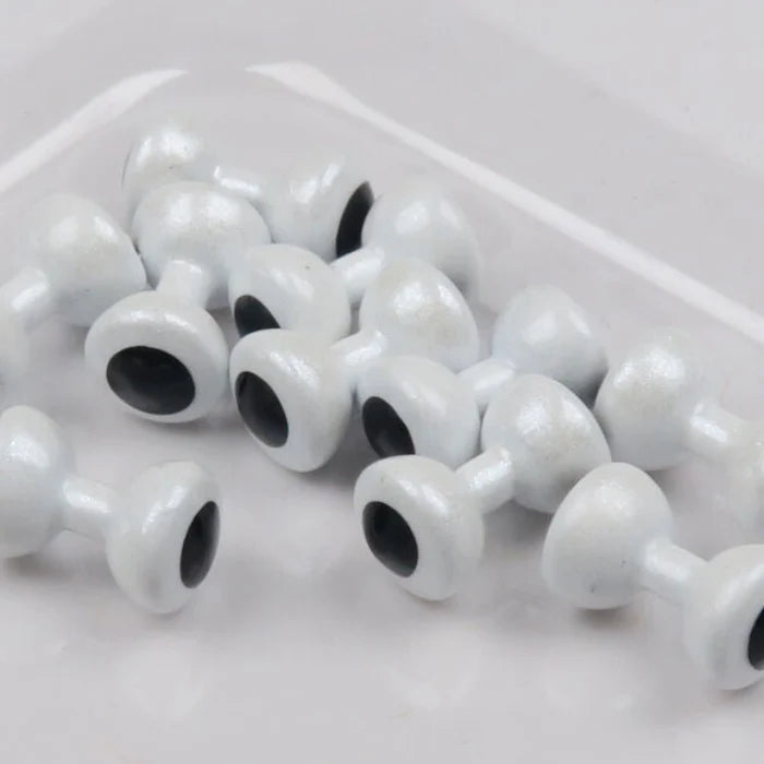 Painted Pupil Lead Eyes in pearl – subtle and reflective white with black pupil for a natural baitfish look.