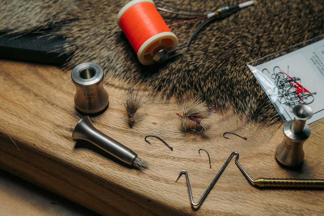 Tiemco TMC201R fly tying hooks – 25-pack of heavy, curved shank hooks designed for nymphs, emergers, and dry flies that sit low in the film.