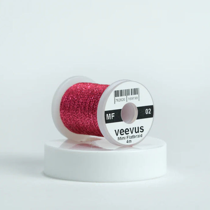 Veevus Mini Flat Braid in Blood Red – adds a flat, highly reflective shimmer to fly patterns. Perfect for bodies, tags, and ribbing with a modern flash in blood red.