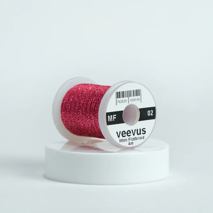 Veevus Mini Flat Braid in Blood Red – adds a flat, highly reflective shimmer to fly patterns. Perfect for bodies, tags, and ribbing with a modern flash in blood red.