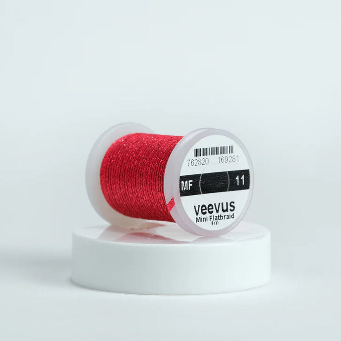 Veevus Mini Flat Braid in Red – adds a flat, highly reflective shimmer to fly patterns. Perfect for bodies, tags, and ribbing with a modern flash in red.