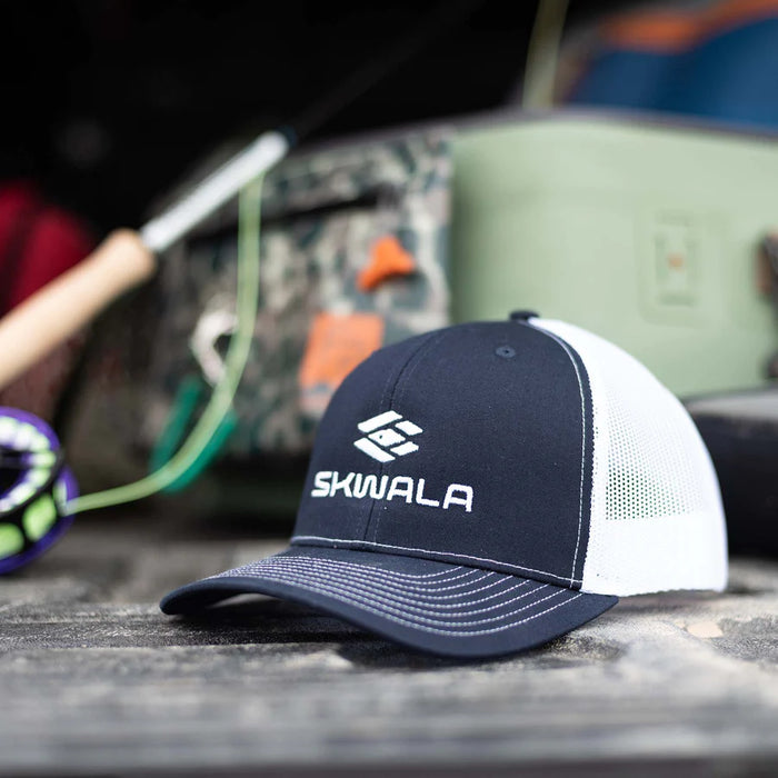 Skwala Icon Mid Trucker Navy/White — Red's Fly Shop